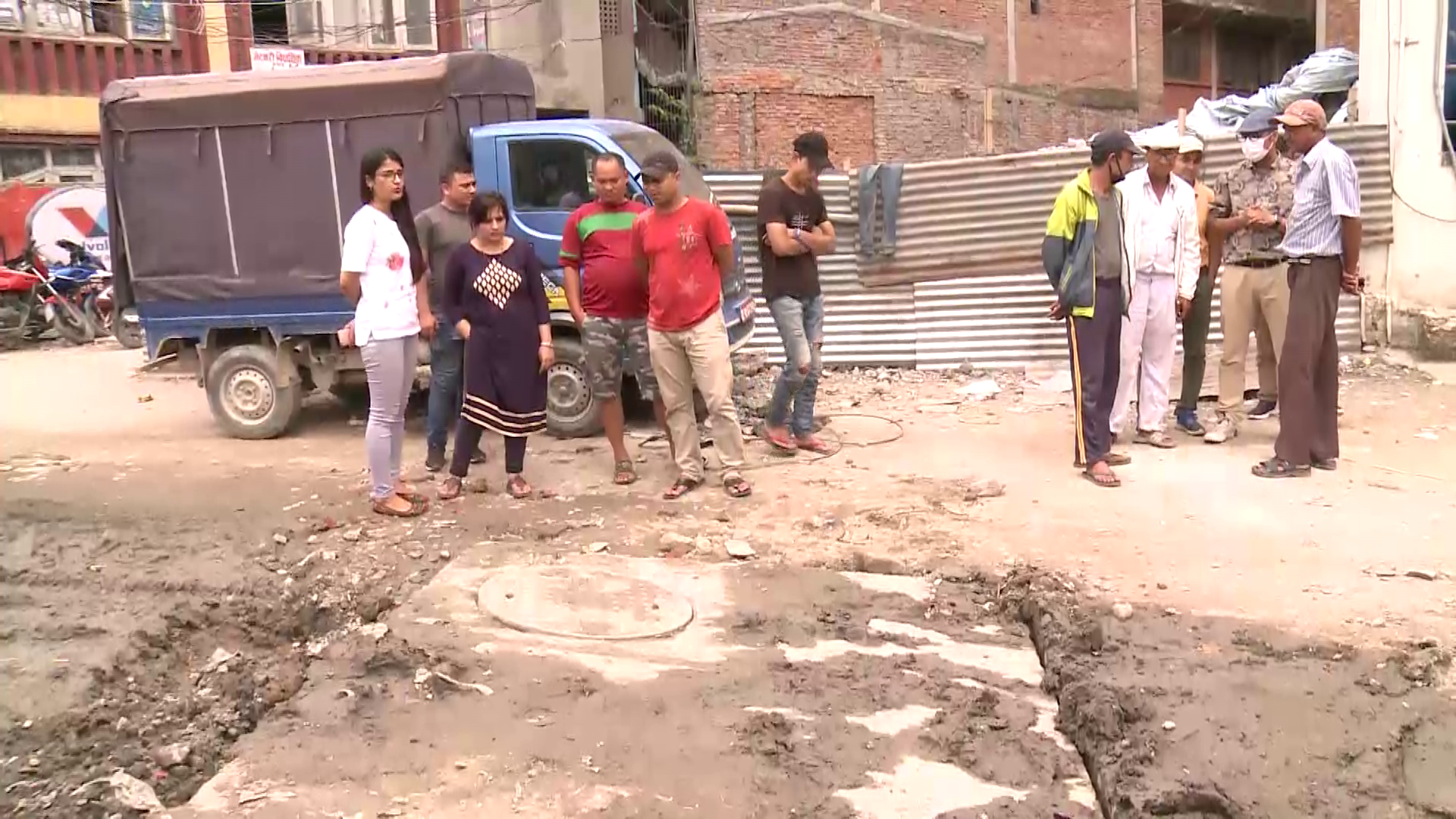 मेलम्ची खानेपानीको पाइपमा अड्किएर दुईको मृत्यु