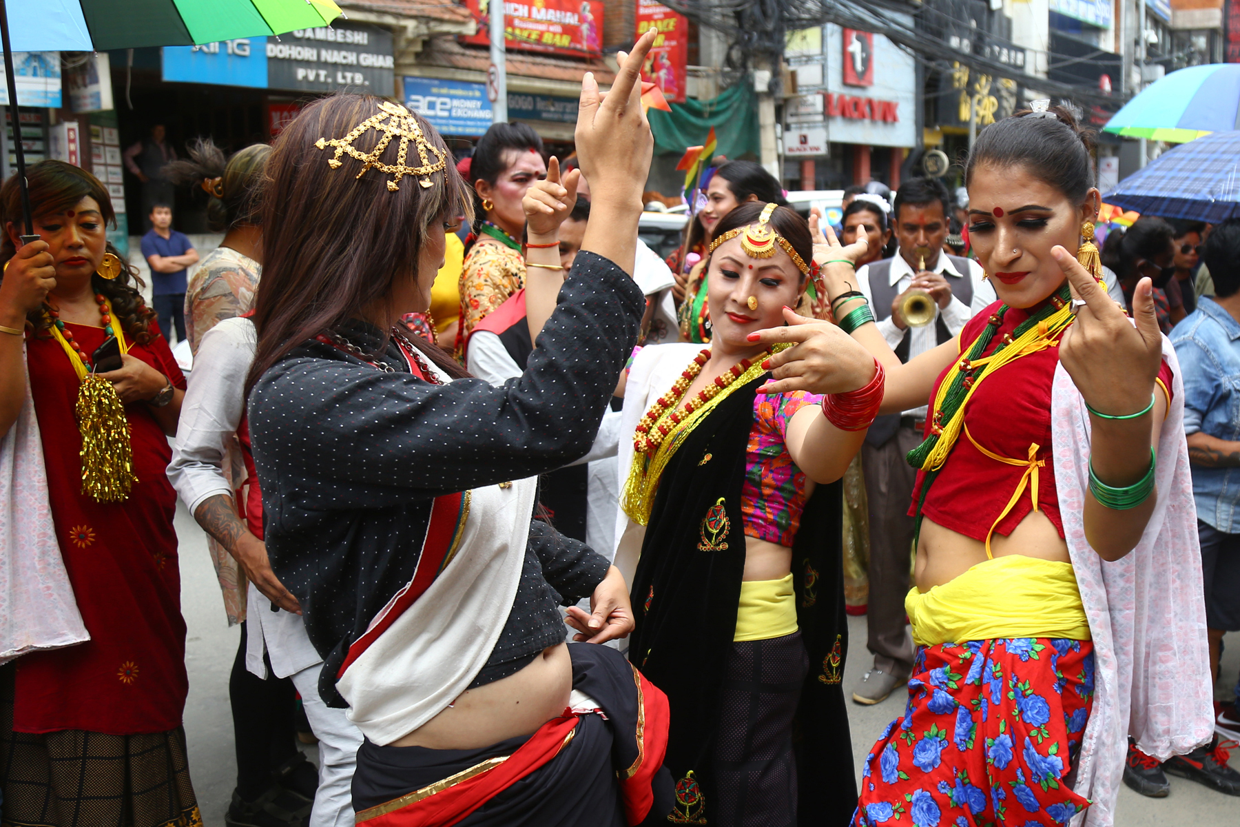 गाईजात्राको रौनक, व्यङ्ग्य प्रदर्शन