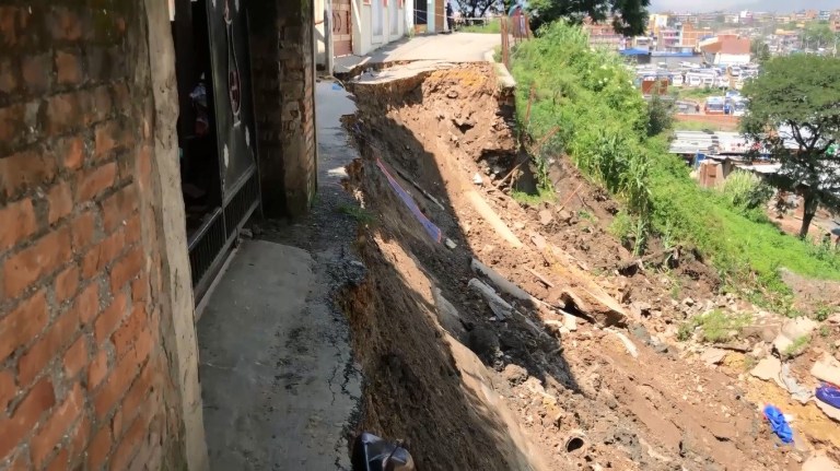 लोकन्थलीमा पुनःपहिरो, सडक भासियो, छ घर उच्च जोखिममा