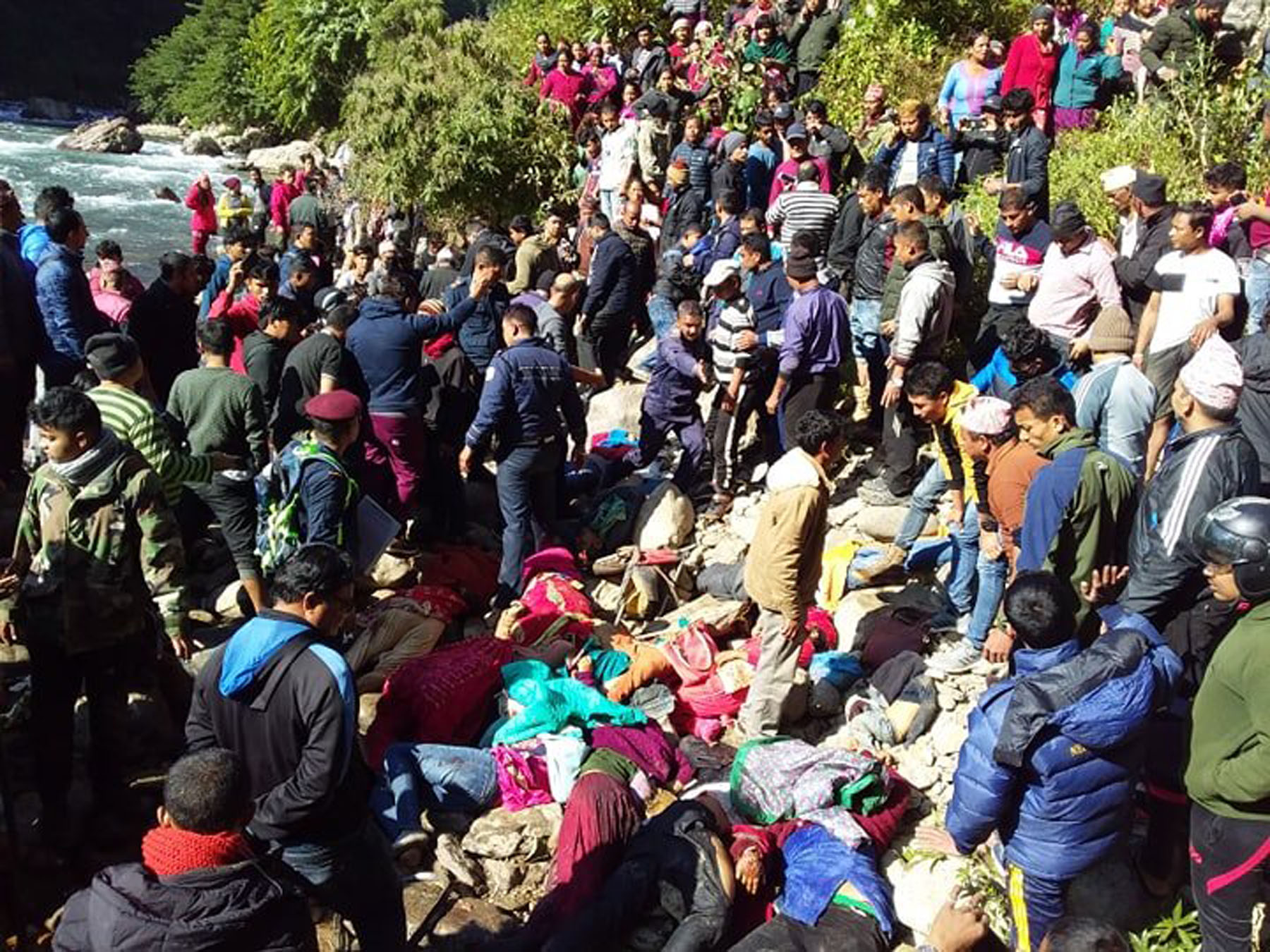 जीप दुर्घटनामा मृतकको सङ्ख्या १५ पुग्यो