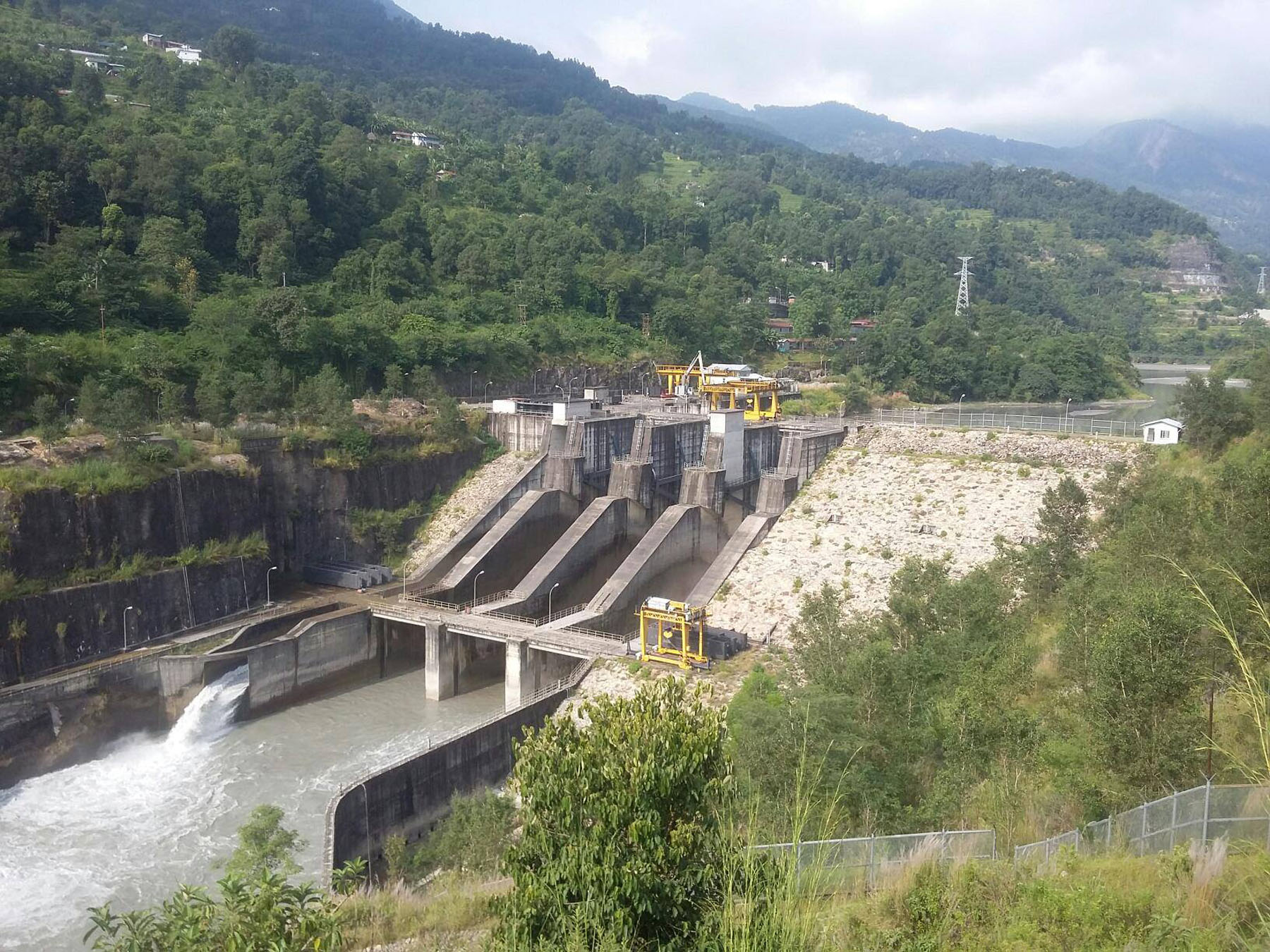 विद्युत उत्पादन घट्न थाल्यो