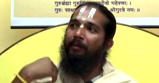 जबरजस्ती करणीको आरोप लागेका सिद्धबाबा भनिने गिरीको बयान शुरु, पक्ष र विपक्षमा महिलाहरुको प्रदर्शन