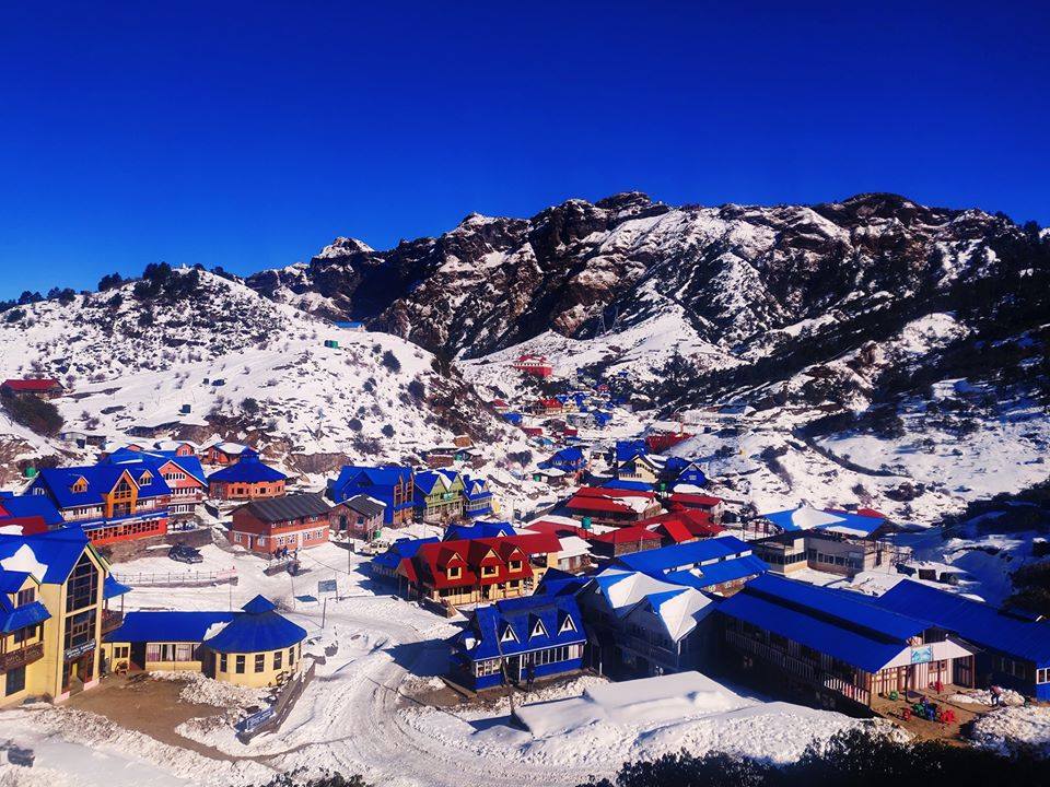 हिँउ खेल्न दोलखामा पर्यटकको घुइँचो, पहिलो रोजाइ कालीञ्चोक