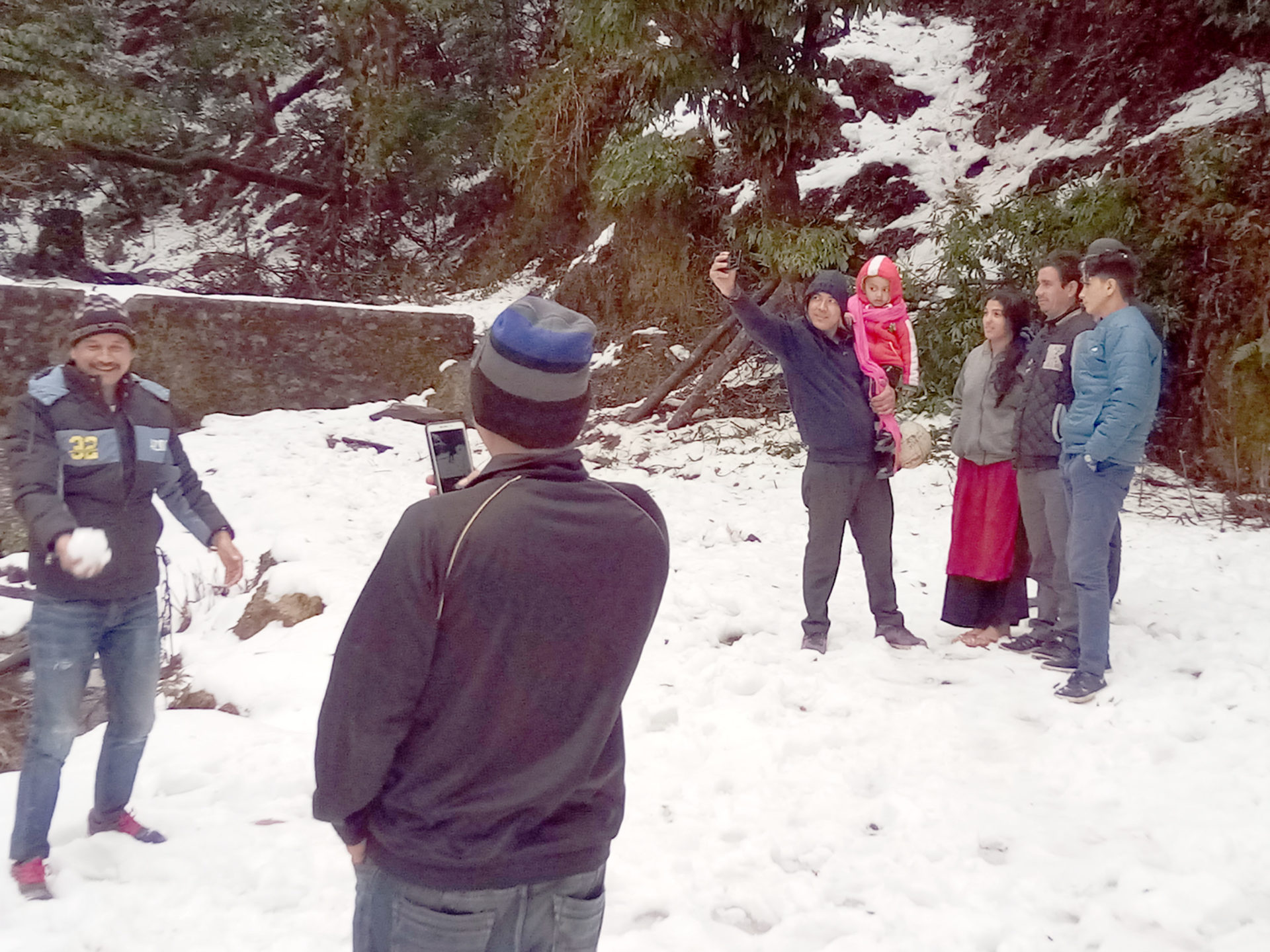 सुदूरपश्चिममा तेस्रोपटक हिमपात, राजमार्ग अवरुद्ध, जनजीवन प्रभावित