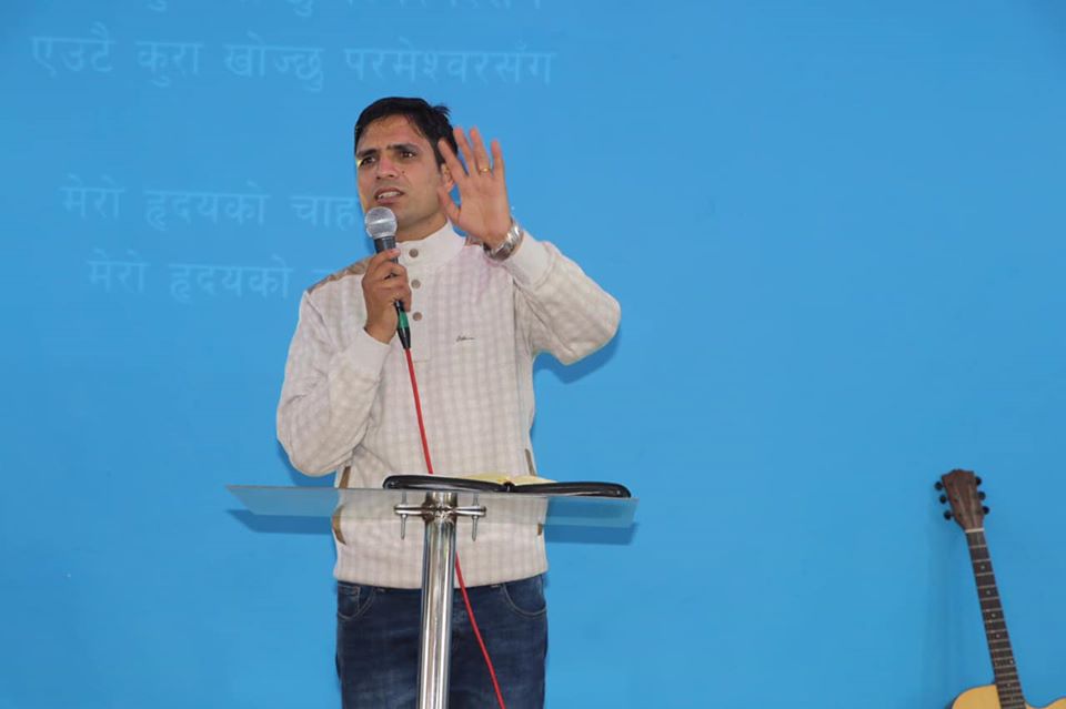 कोरोनाबारे भ्रम फैलाउने पास्टर पक्राउ