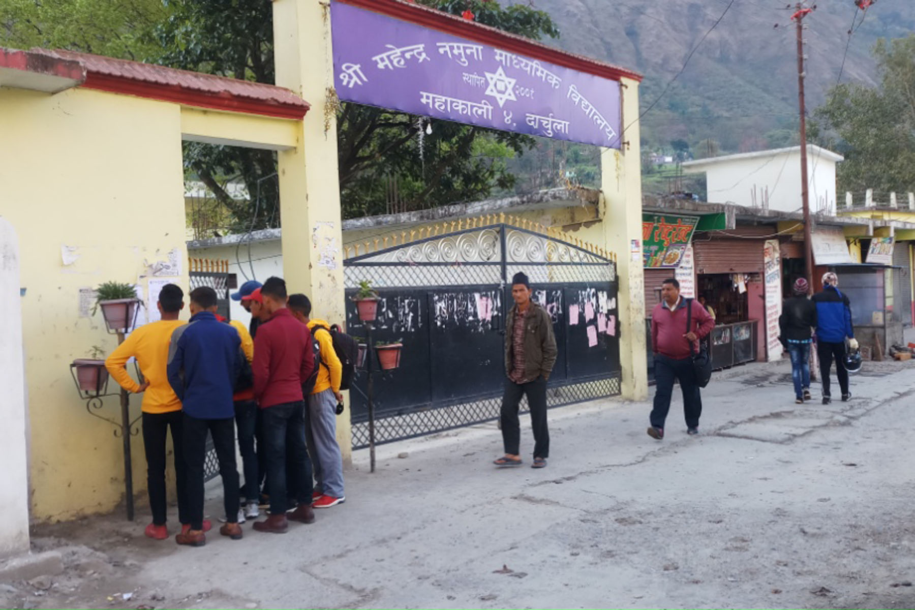 सिमानाकामा रोकिएकाको प्रश्न, कहिले नेपाल आउन पाउने हो?