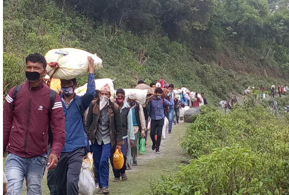 भारतमा रोकिएका मजदुर घर फर्किए