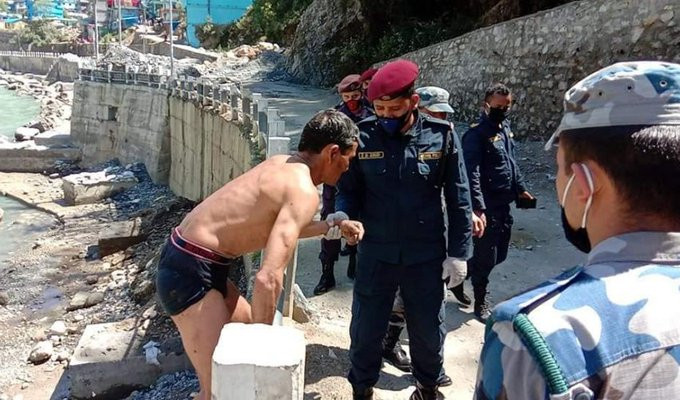एक सातामा ७२ जना महाकाली तरेर नेपाल भित्रिए