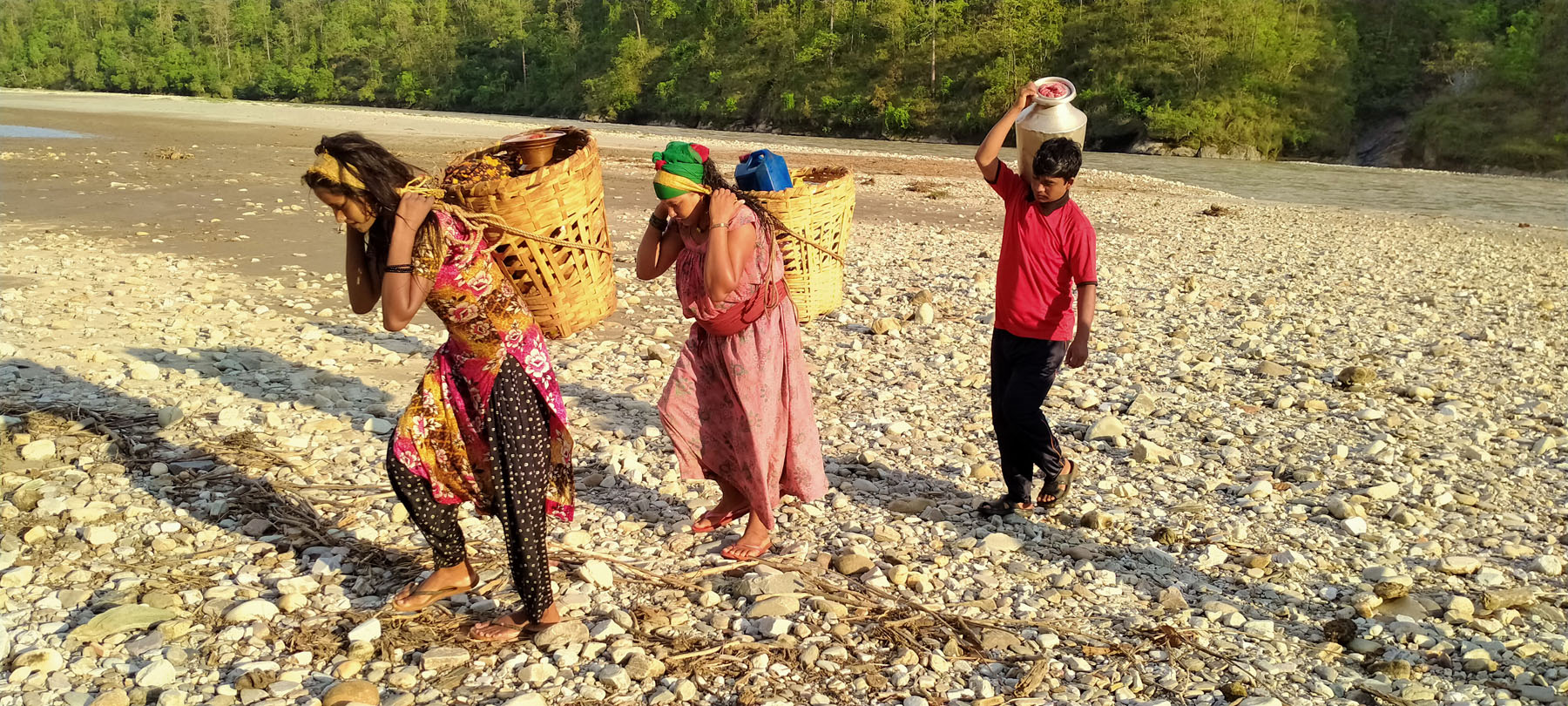 भेरीको धमिलो पानीले तिर्खा मेट्दै खारावासी
