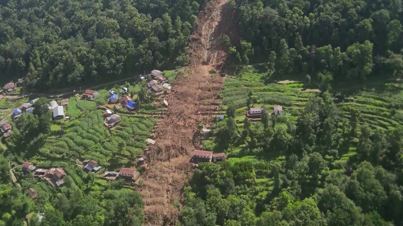 एक महिनामा पहिरोबाट ९७ को मृत्यु, ४३ बेपत्ता