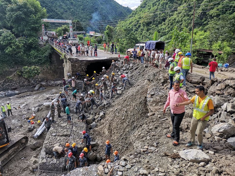 पृथ्वी राजमार्ग एकतर्फी सञ्चालनमा, मौवा खोला पुलको काम अन्तिम चरणमा