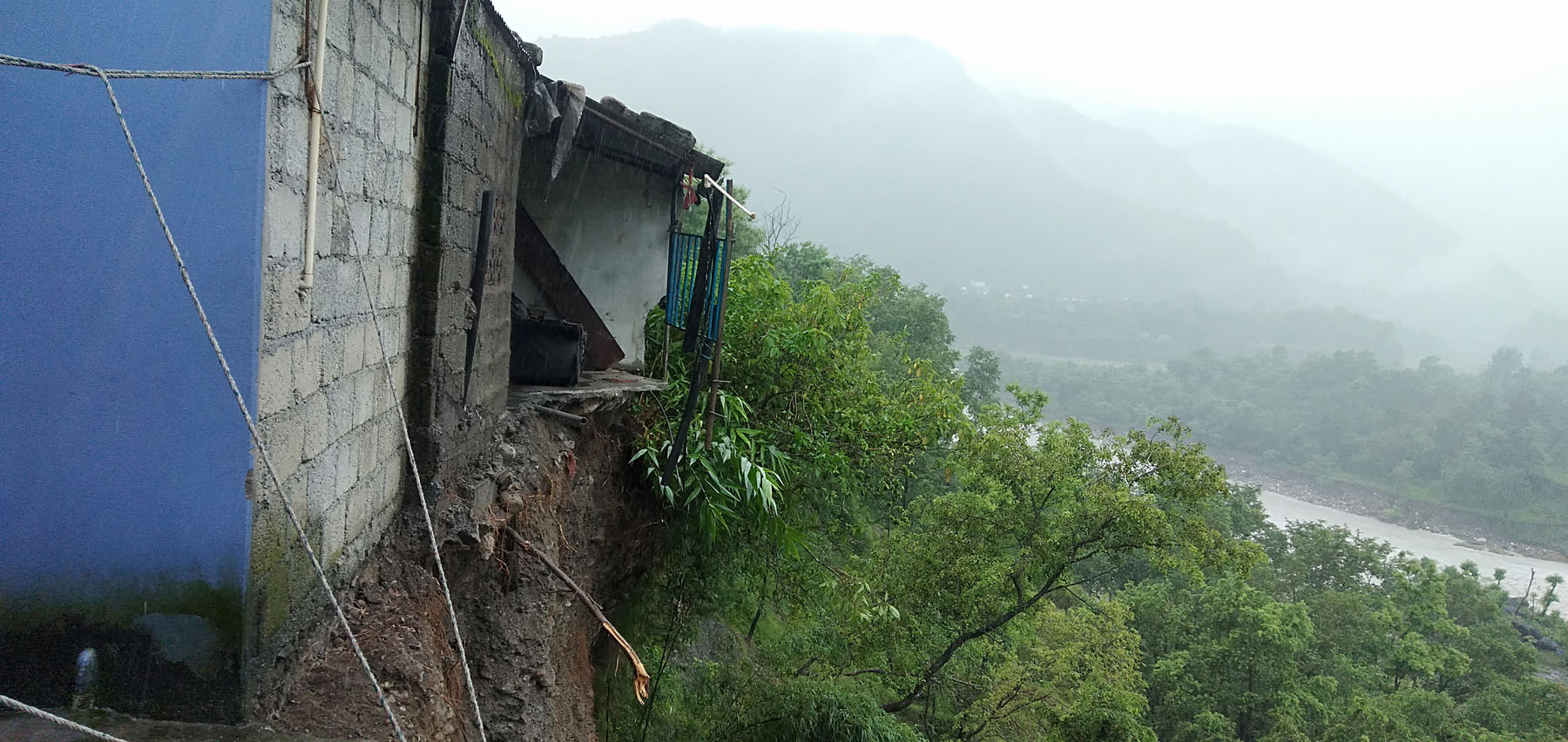 पहिराले पुरिएर हजुरआमा र नातिनीको मृत्यु