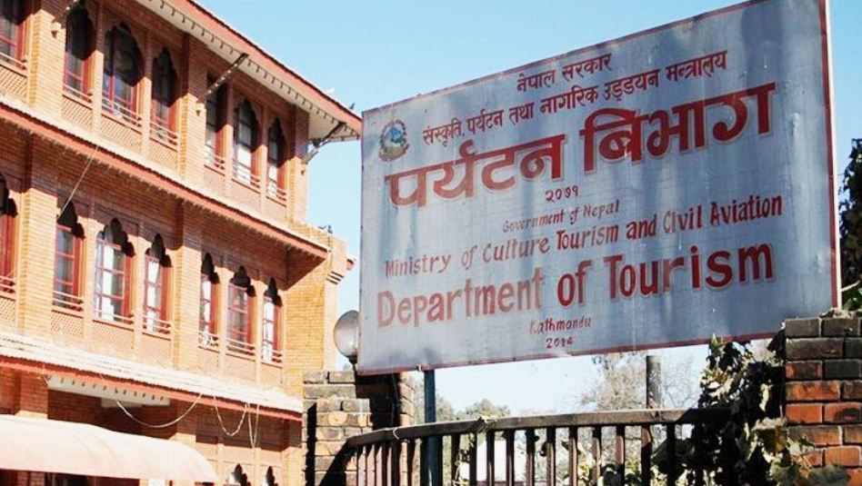 माउन्टेन गाइड लाइसेन्स रोकियो