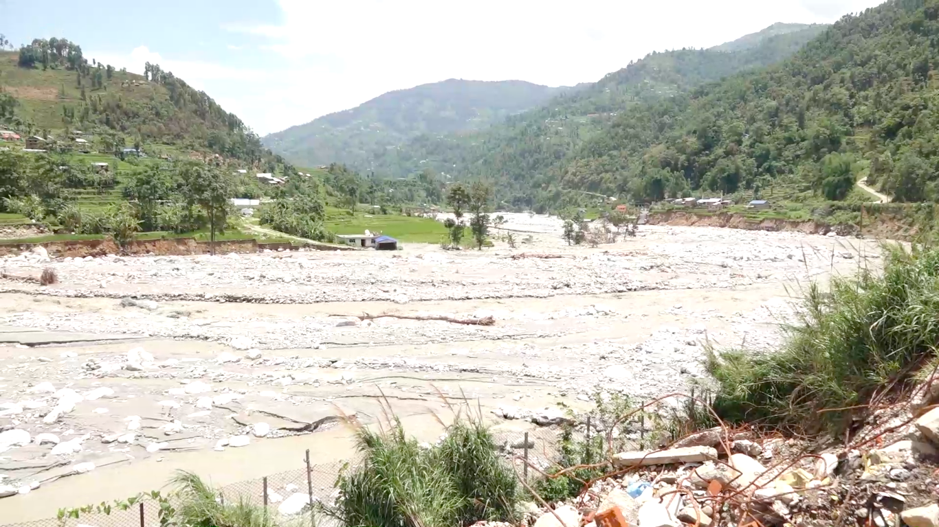 हेलम्बु र मेलम्चिका बाढि पीडितहरुले भौतिक संरचना निर्माण गर्न आग्रह