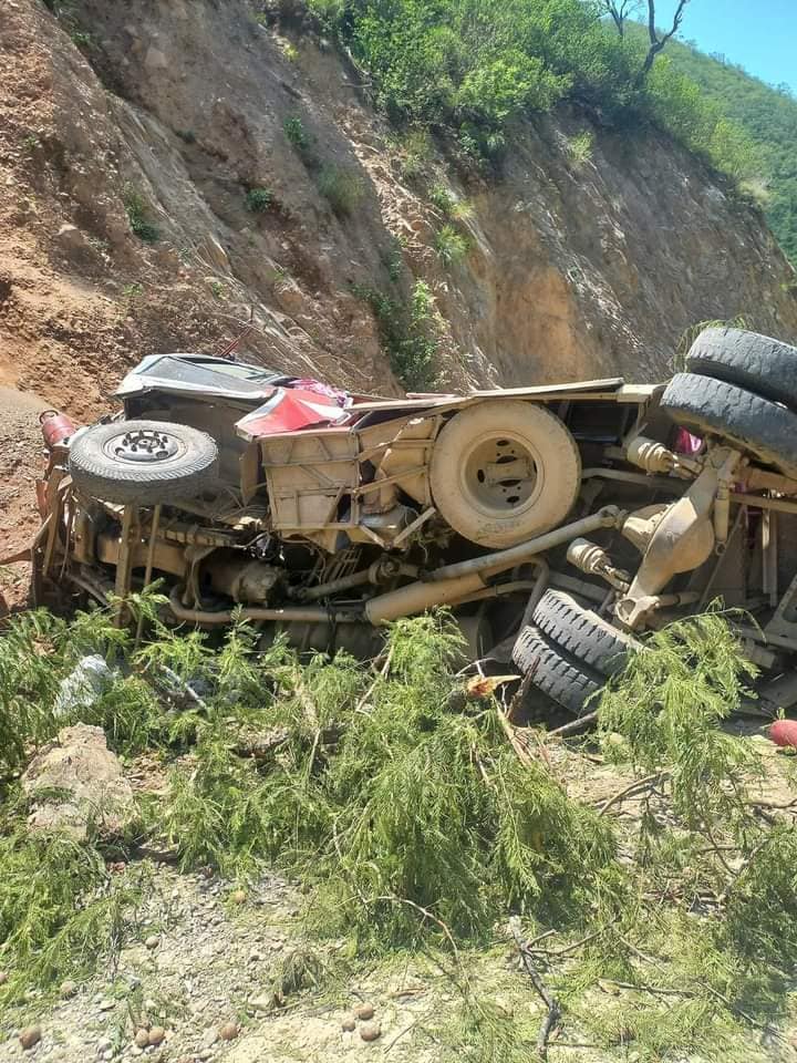 रामेछाप बस दुर्घटनामा थप चारको मृत्यु, फाल हानेर जोगिए चालक