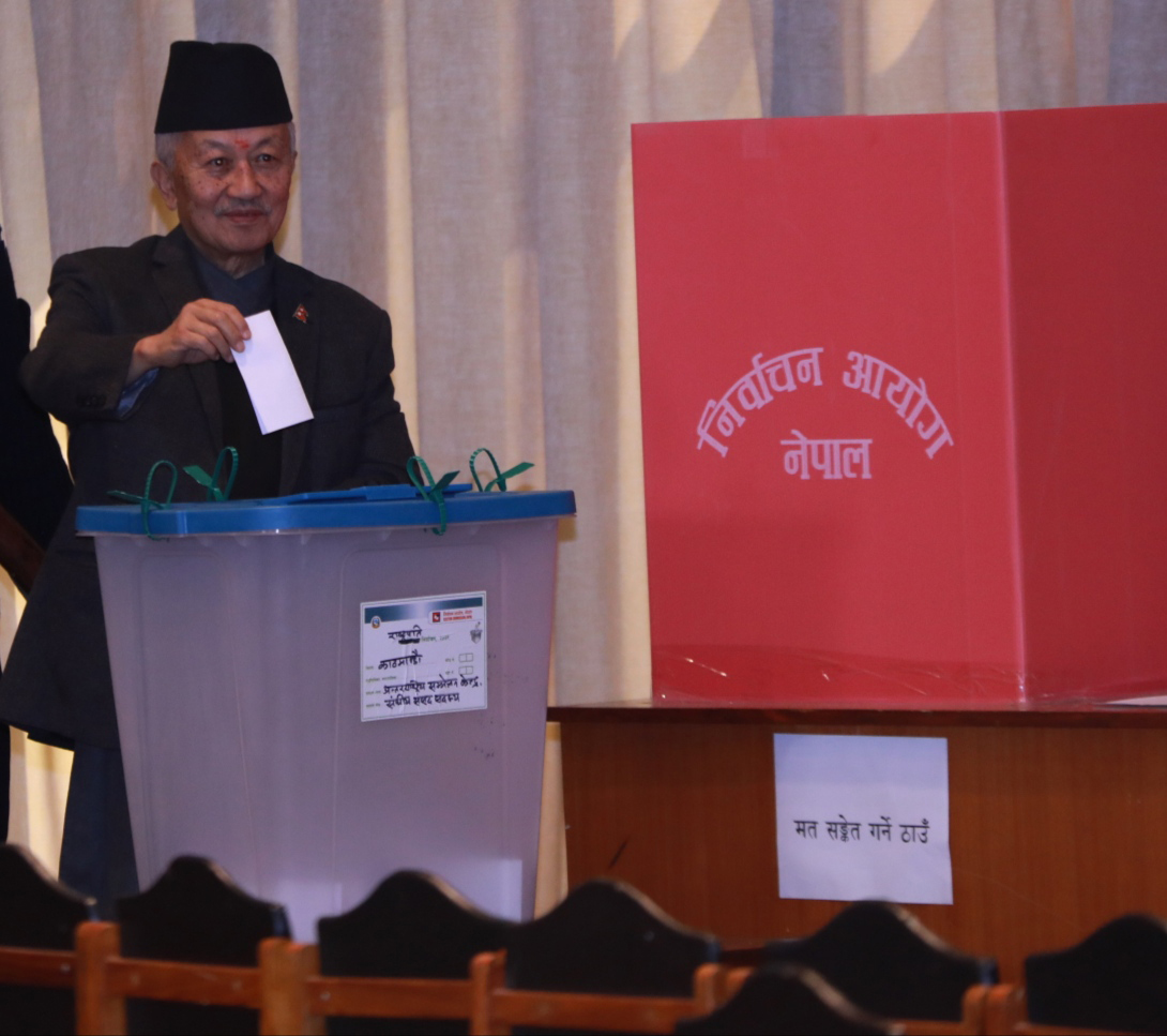 राष्ट्रपतिका उम्मेदवार नेम्वाङद्वारा मतदान